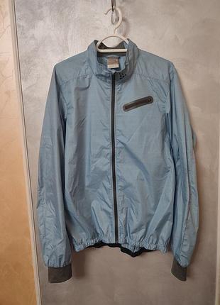 Легка спортивна вітровка craft