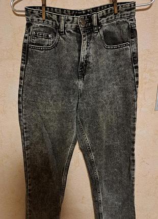 Серые джинсы sinsay
