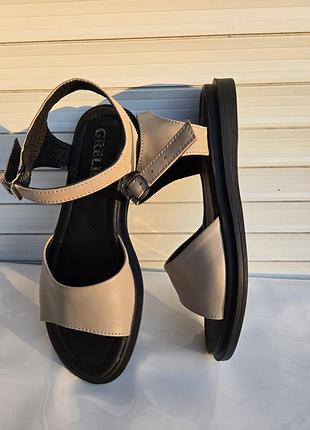 Жіночі шкіряні босоніжки