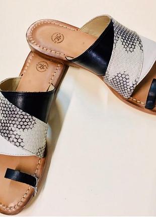 Кожаные босоножки