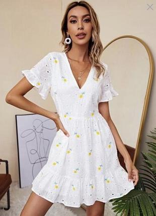 Біла сукня з прошви