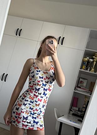 Сукня з метеликами