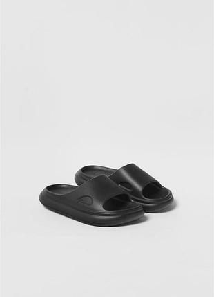 Шльопанці , босоніжки  zara