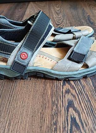 Женские сандалии