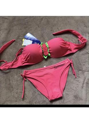 Гарний купальник із пушапом