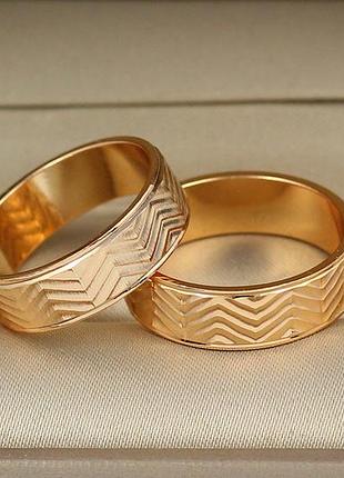Обручальное кольцо xuping jewelry граненый рисунок елочка 6 мм р 16 золотистое
