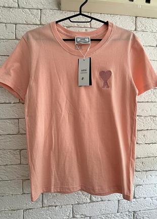 Футболка з вишитим серцем а