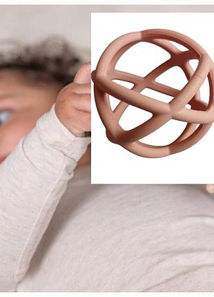 Грызунок в виде коричневого мячика мяч мячик игрушка прорезыватель