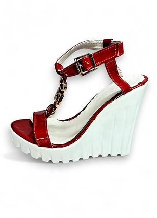 🎁 финальный распродаж 🎁 кожаные босоножки 36-37 размер (натуральная лаковая кожа )