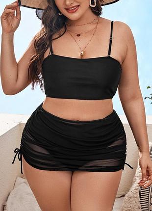 Роздільний купальник із чашечками.