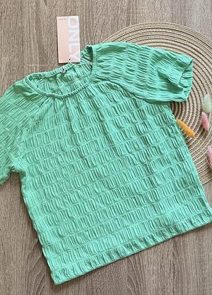 Очень легкая футболка/жатка от only на девочку 122-128 см 7-8 лет