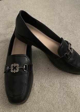 Шофери,чорного кольору