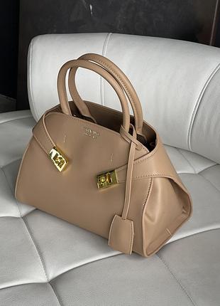 Сумка salvatore ferragamo бежевий