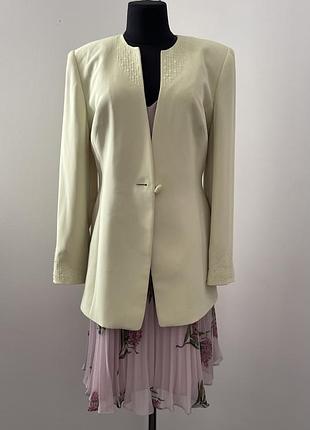 Піджак лимонного кольору