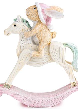 Статуетка декоративна andrea кролик на конячці 13х14х4 см 12007-217 полістоун