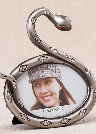 Фоторамка настольная металлическая со стразами змея 12х12 см фото 9х5 см 1030n