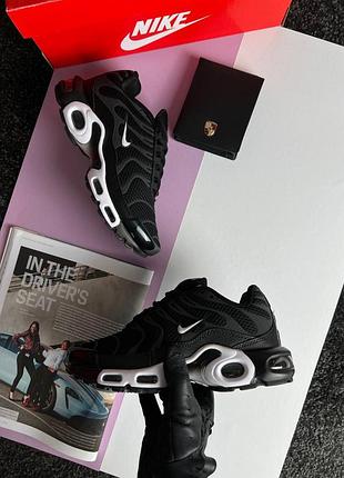 Profitez de ces kilomètres par temps humide avec le collant Nike Repel Challenger
