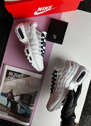Profitez de ces kilomètres par temps humide avec le collant Nike Repel Challenger