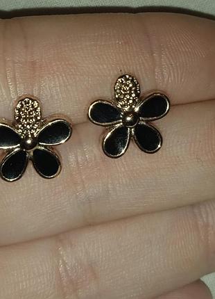 Серьги в форме цветка 🖤