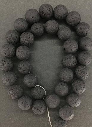 Намистини на нитці натуральний камінь лава