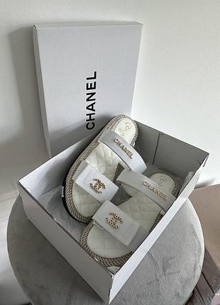 Стильні шльопанці chanel slides white