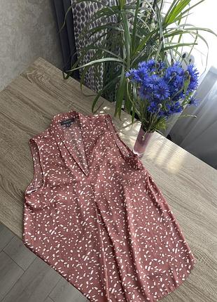 Блуза легка короткий рукав з цікавим принтом primark