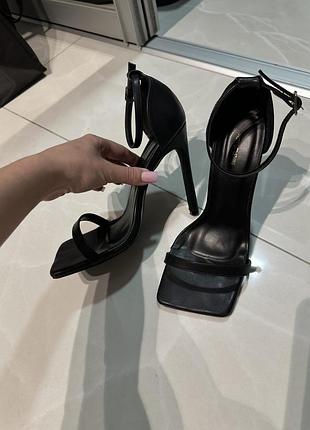 Босоножки с квадратным носком prettylittlething