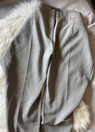 Серые деловые брюки, укороченные