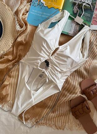 Молочний суцільний купальник розмір м