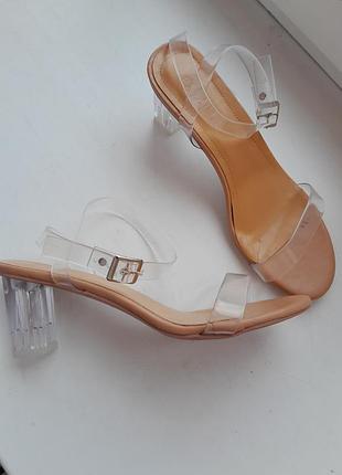 Босоножки 40-41р