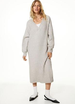 Шерстяне плаття сіре в рубчик h&m тепле прямого крою довжина міді