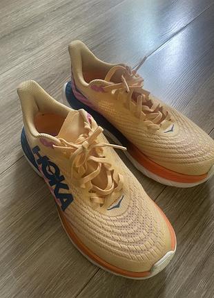 Кросівки hoka