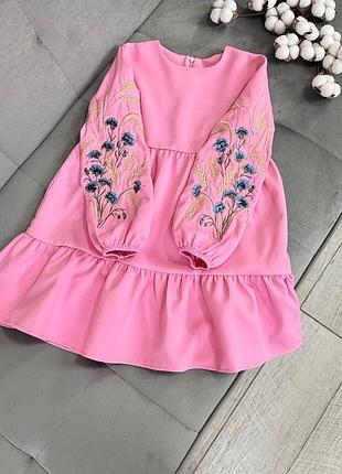 Розовое вышитое платье для девочки
