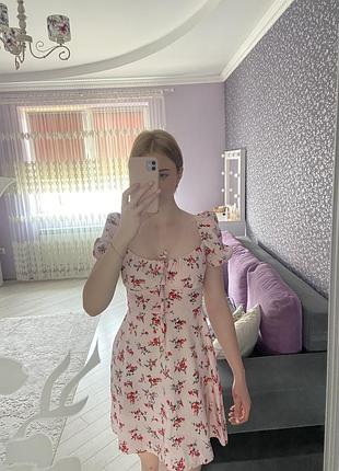 Дуже мила жіноча сукня.