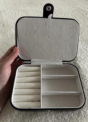 Шкатулка для аксесуарів та прикрас