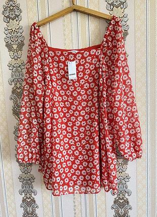 Стильна нарядна подовжена блуза, червона блузка туніка батал в квітах