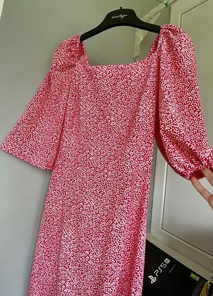 Гарна квіткова сукня