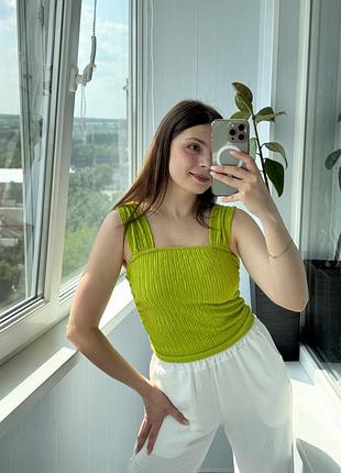 Яскраво-салатовий фактурний топ на широких бретелях 1+1=3