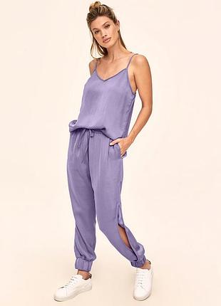 Атласный костюм для прогулок victoria’s secret m набор оригинал оригинал adore me майка джоггеры