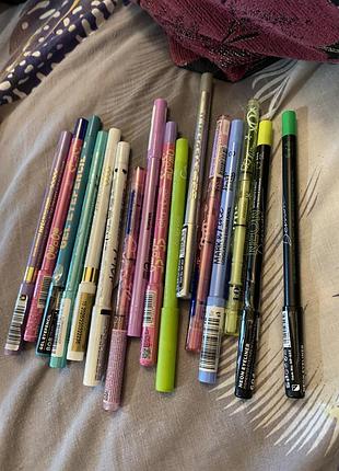 Олівці для очей кольорові стійкі. є майже всі кольори.