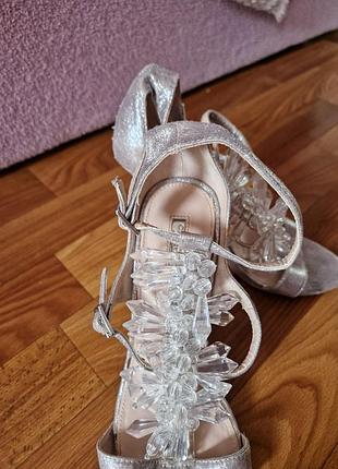 Босоножки летние на каблуке "carvela"