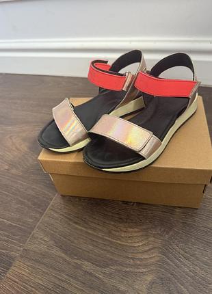 Сандалі босоножки  на дівчинку 31 розмір