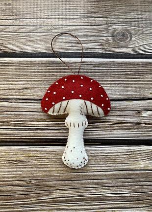 Іграшка підвіска з фетру гриб - мухомор ялинкова/ новорічна