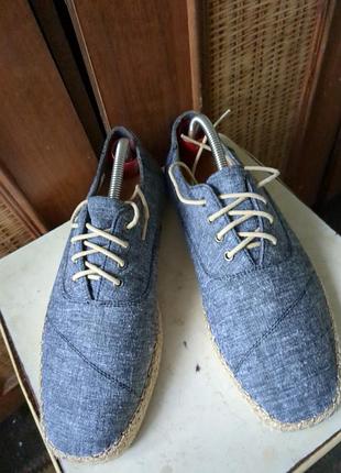 Модные мокасины на лето от известного бренда.