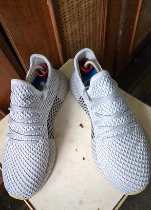 Уникальные кроссовки адидас.