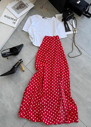 Класичний костюм футболка укорочена спідниця міді у горох комплект білий червоний з бавовни літній