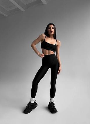 Спортивний костюм кроп топ на тонких бретелях лосіни легінси комплект чорний для фітнесу