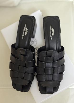 Шкіряні босоніжки