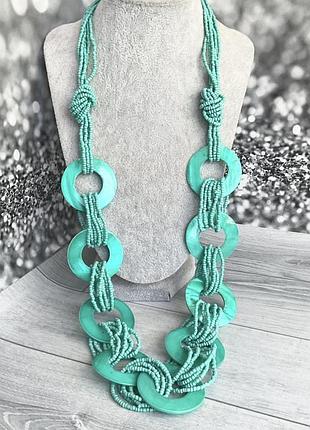 Объемное, длинное ожерелье из бисера и тонированным натуральным перламутром