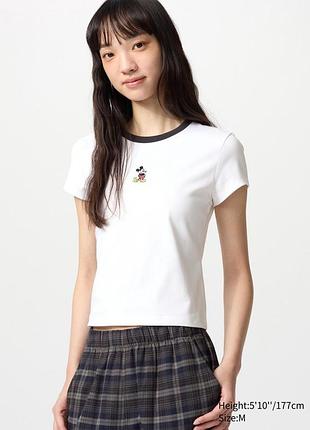 Футболка uniqlo с вышивкой mickey mouse